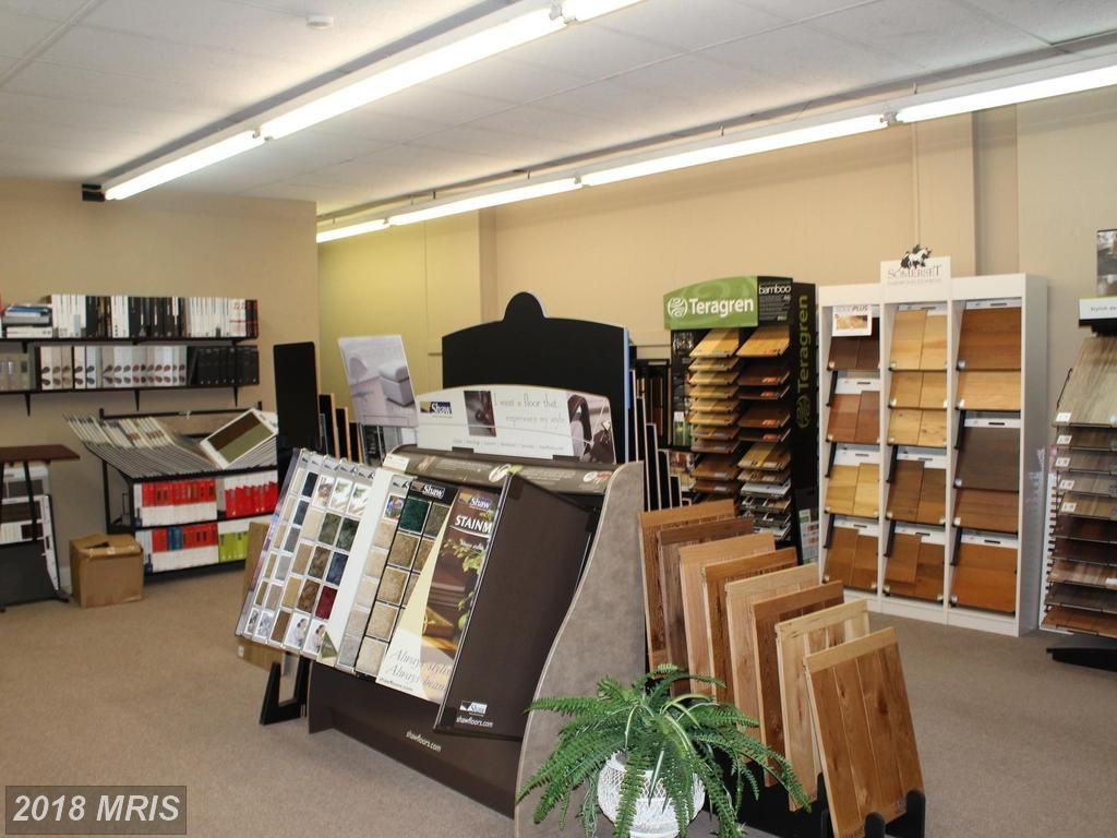 202 W Washington St, Charles Town, WV 25414